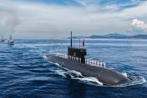 Toàn cảnh cuộc diễu binh hùng hậu trên biển của chiến hạm, tàu ngầm Việt Nam