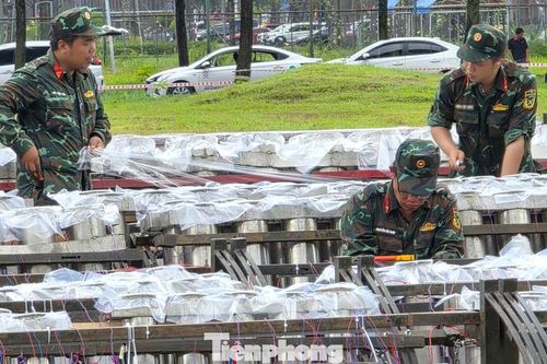 Bên trong trận địa pháo hoa tầm cao tại 'thủ phủ công nghiệp'