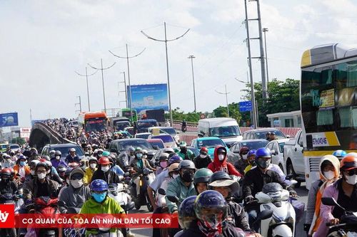 Người dân 'rồng rắn' quay trở lại TP.HCM sau kỳ nghỉ lễ 2/9