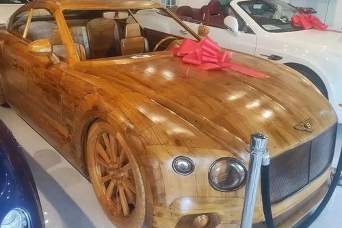 Giật mình trước giá bán tiền tỷ của xe sang Bentley Continental GT làm bằng gỗ
