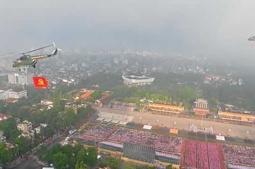Cùng biên đội trực thăng vượt mây bay trên Quảng trường Ba Đình mừng Quốc khánh