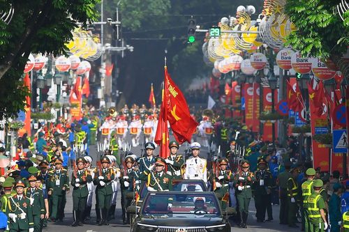 Xe điện Việt kiêu hãnh trong đội hình diễu binh 2/9
