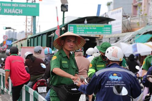 60.000 khách đi phà vào TPHCM, giám đốc xí nghiệp chỉ đạo làm một việc khẩn