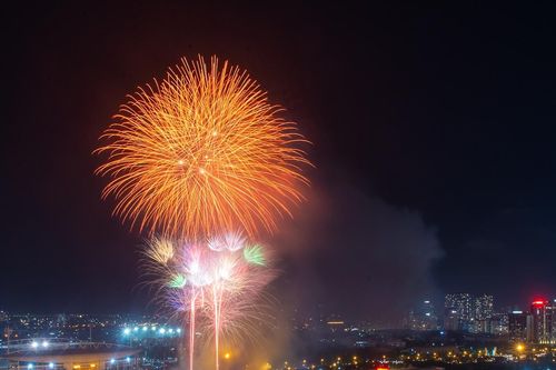 Pháo hoa Quốc khánh rực sáng trời Hà Nội, TPHCM