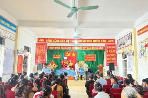 Người dân Hà Tĩnh phấn khởi nhận quà mừng Quốc khánh 2/9