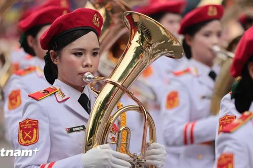 Ngắm nhìn các 'nữ thần' trong Khối nữ quân nhạc trong lễ diễu binh, diễu hành