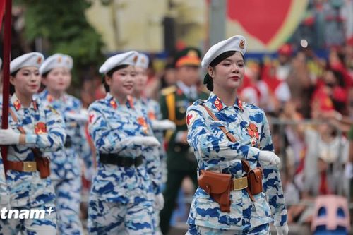 Chiêm ngưỡng sắc vóc khối nữ quân y mạnh mẽ và kiêu hãnh