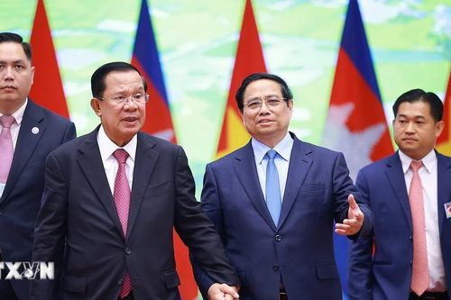 Thủ tướng Phạm Minh Chính hội kiến Chủ tịch Thượng viện Campuchia Hun Sen