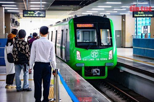 Hà Nội: Xe buýt và đường sắt đô thị đáp ứng tốt nhu cầu đi lại của nhân dân phục vụ A80