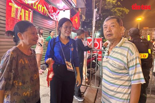 Khoác áo tình nguyện, mang trong tim sắc đỏ non sông