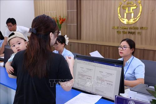 Ấn tượng Việt Nam: Từ 'quản lý' đến 'phục vụ'