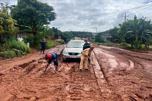 Đồng Nai: Sạt lở liên tiếp trên Quốc lộ 13 và 14, lực lượng chức năng khẩn trương khắc phục