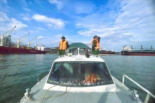 Khẩn trương tìm kiếm ngư dân mất tích trên biển Cửa Lò