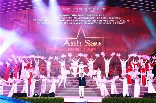 Chương trình nghệ thuật 'Ánh sao độc lập' tại thành phố mang tên Bác