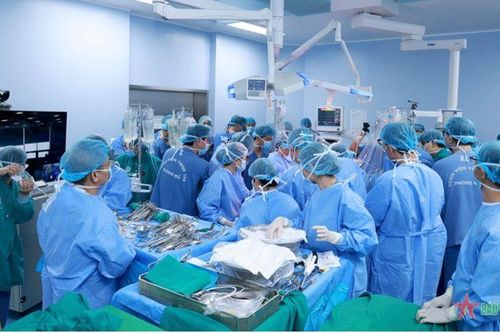 Hành trình 80 năm y tế Việt Nam: Từ gian khó đến tự chủ và vươn tầm thế giới