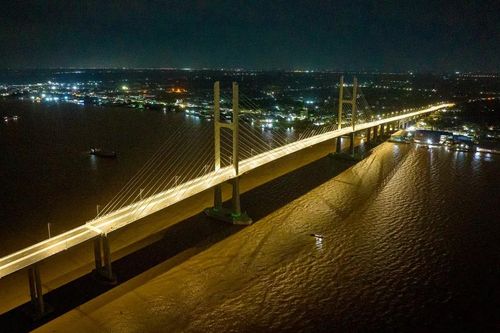 Những công trình 'đòn bẩy' cho miền Tây