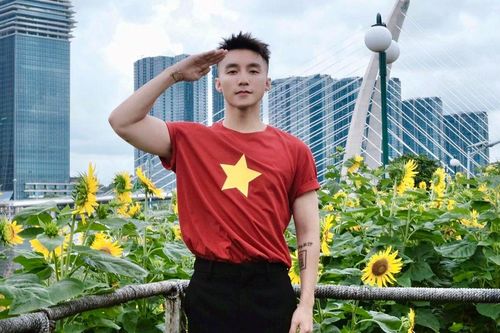Động thái của Sơn Tùng M-TP trong ngày đại lễ khiến cộng đồng mạng bùng nổ