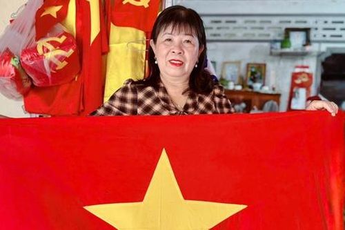 Nữ cán bộ ở An Giang hơn 30 năm may cờ Tổ quốc