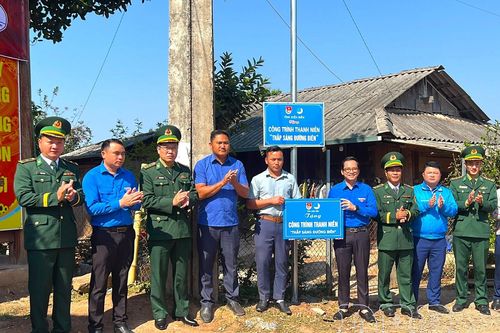 Sáng ánh đèn, sáng niềm tin