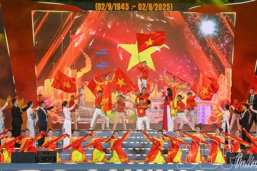 Đặc sắc chương trình nghệ thuật 'Vinh quang Việt Nam'
