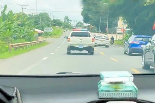 Cảnh sát giao thông Đồng Nai mở đường hỗ trợ người dân đi cấp cứu