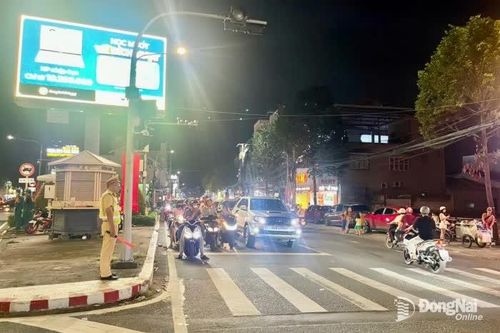 Bố trí nhiều tổ trực phân luồng, hạn chế ùn tắc phục vụ bắn pháo hoa tại công viên Quảng trường