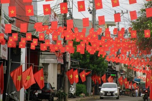Gia Lai: Người dân chung tay thực hiện đường cờ mừng Quốc khánh