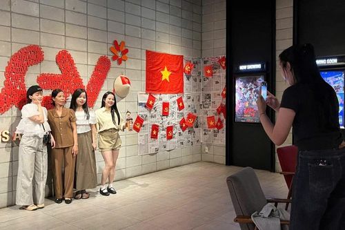Khán giả Gia Lai xúc động với 'Mưa đỏ'