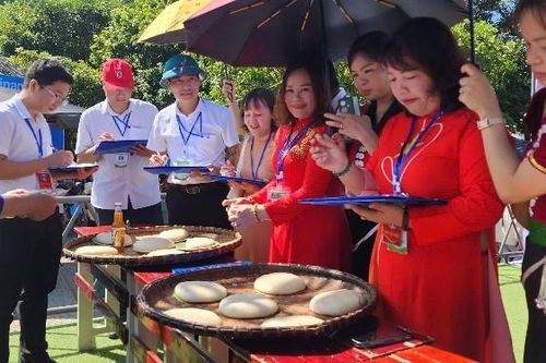 Sôi nổi Hội thi giã bánh giầy