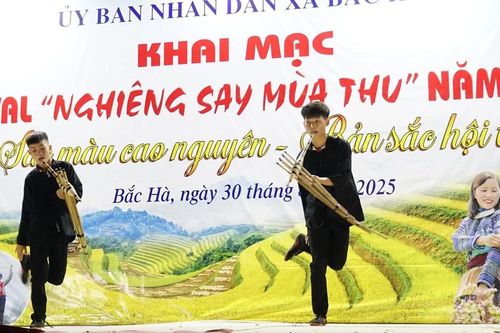 Độc đáo chương trình trình diễn điệu múa truyền thống các dân tộc Bắc Hà