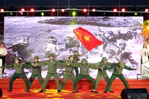 Sâu lắng chương trình 'Tự hào Tổ quốc tôi' tại Phan Thiết