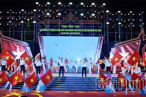 Hào hùng, xúc động, tự hào