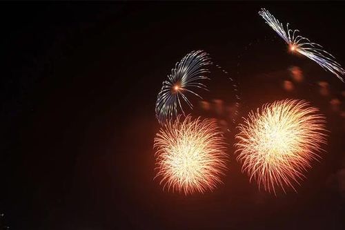 Pháo hoa rực rỡ trời Thu Đất Tổ