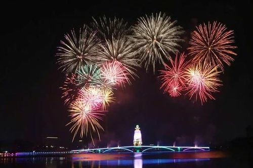 Mãn nhãn màn pháo hoa rực rỡ mừng ngày Quốc khánh