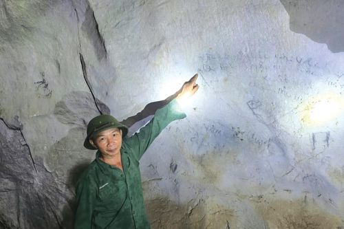 'Cuộc chiến ' trong hang đá