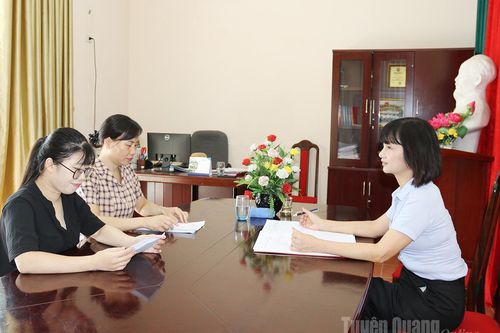 Học Bác hết lòng phục vụ Nhân dân