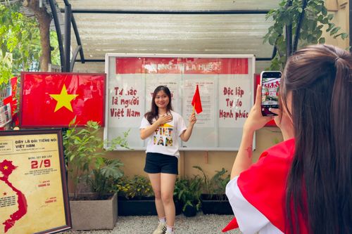 Giới trẻ Huế hòa nhịp Quốc khánh 2/9