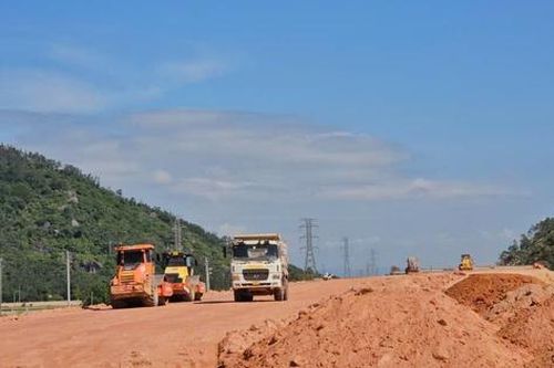 Cao tốc Chí Thạnh - Vân Phong: Hơn 1.000 kỹ sư, công nhân thi công xuyên lễ