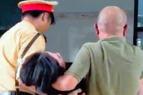 CSGT Đồng Nai kịp thời mở đường đưa người phụ nữ co giật giữa đường đi cấp cứu