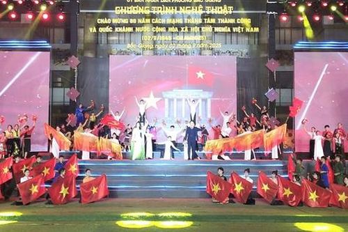 Mãn nhãn với đại tiệc ánh sáng chào mừng Quốc khánh 2/9 tại nhiều tỉnh, thành
