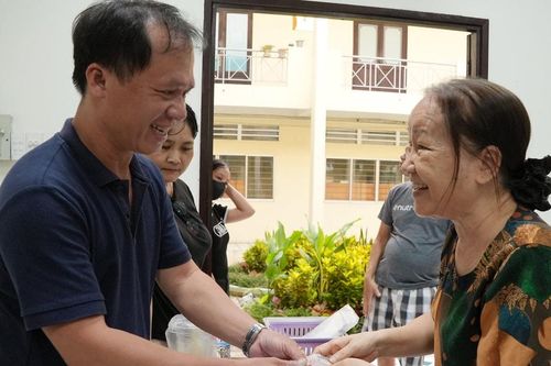 TP. Hồ Chí Minh: Ngày hội ấm áp nghĩa tình từ món quà mừng Quốc khánh 2/9