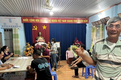 TP. Hồ Chí Minh: Người dân phấn khởi, hồ hởi khi được nhận tiền dịp 80 năm ngày Quốc khánh
