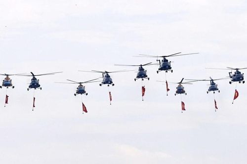 Mãn nhãn với màn trình diễn của các biên đội máy bay mở đầu chương trình diễu binh A80