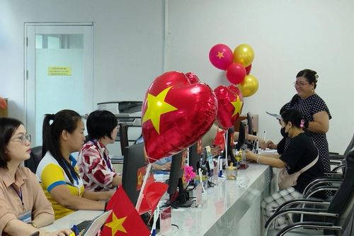 Người dân TP. Hồ Chí Minh vui mừng đón Tết độc lập