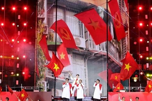 Hơn 10.000 khán giả hòa nhịp trong đêm nhạc 'Tự hào Việt Nam'