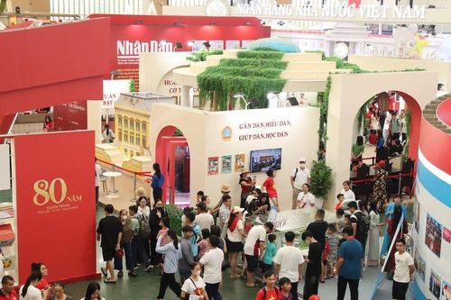 Triển lãm thành tựu đất nước: Gian triển lãm của TAND tiếp tục sôi động