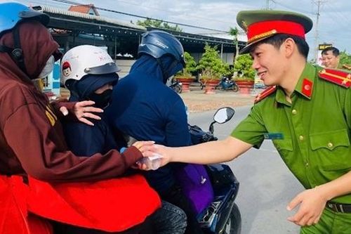 'Trạm dừng chân nghĩa tình' kết nối và chia sẻ yêu thương