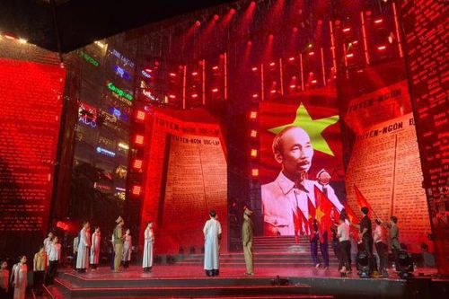 Chương trình nghệ thuật 'Ánh sao độc lập' thắp sáng niềm tự hào tại TP Hồ Chí Minh
