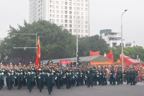 Đoàn quân đi giữa lòng nhân dân