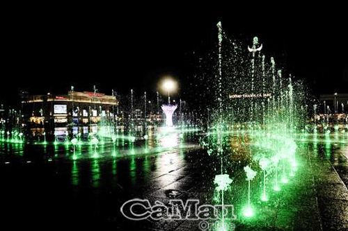 Đài phun nước nghệ thuật tại Quảng trường Phan Ngọc Hiển